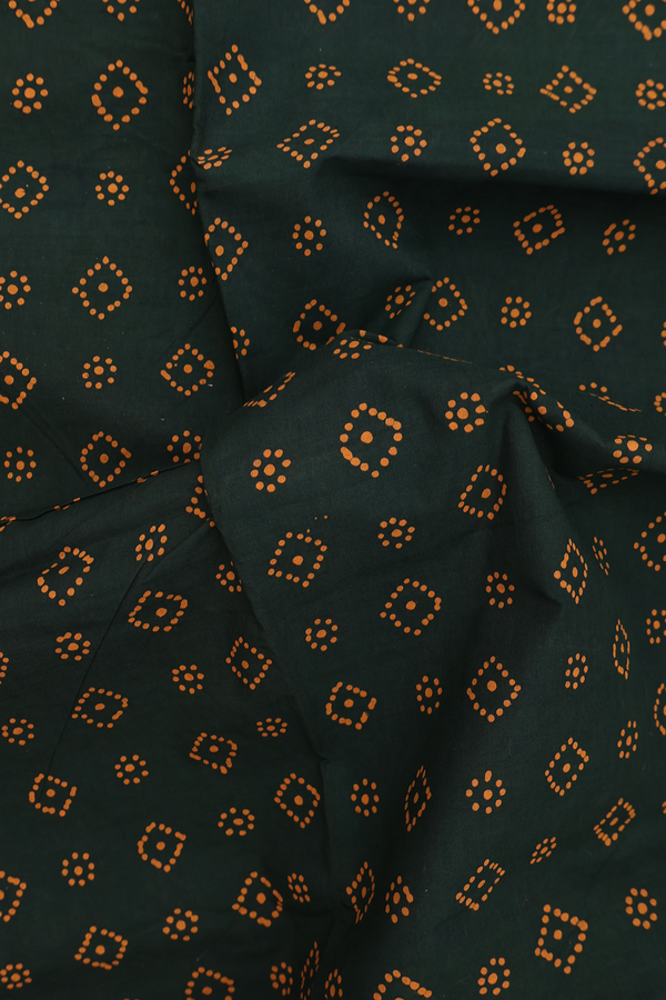 Sungudi Cotton Saree In Deep Forest Green Printed Buttas