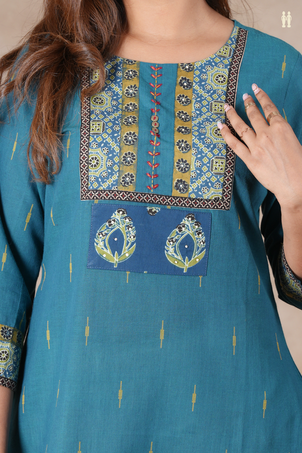 Round Neck Threadwork Buttas Green Cotton Long Kurta