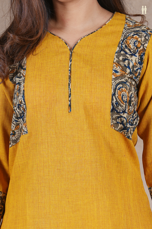 Sweet-Heart Neck Plain Yellow Cotton Long Kurta