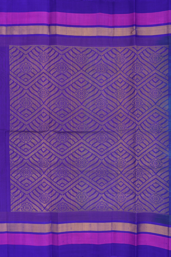 Traditional Silk Cotton Saree In Green With Contrast Border