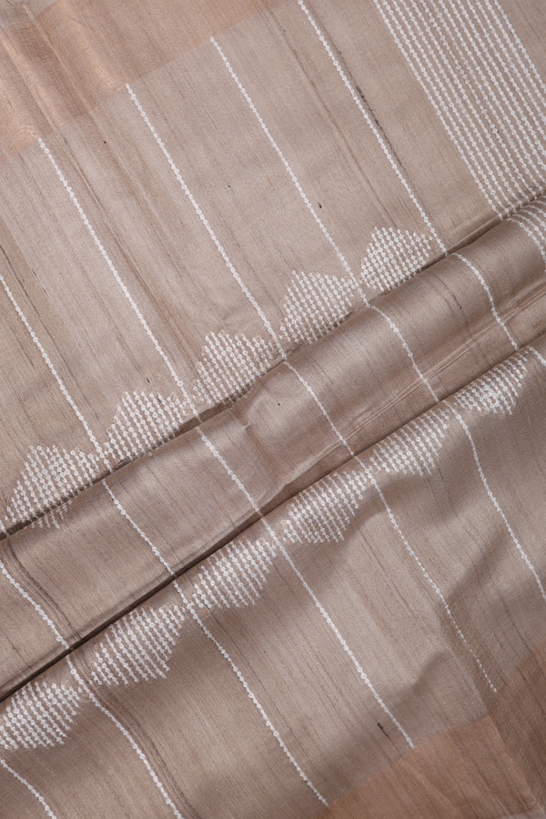 Tussar Silk Saree In Beige With Diamond Buttas