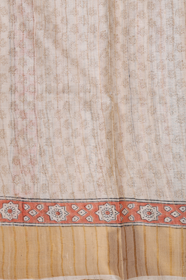 Tussar Silk Saree In Cream Color With Floral Buttas