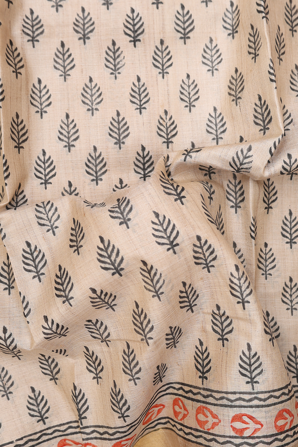 Tussar Silk Saree In Cream Color With Printed Design