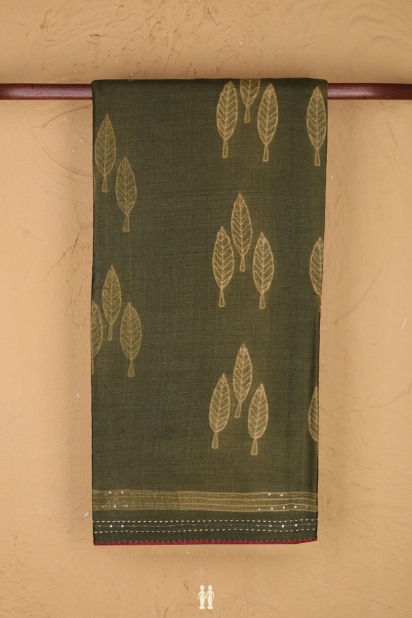 Tussar Silk Saree In Green With Shibori Design