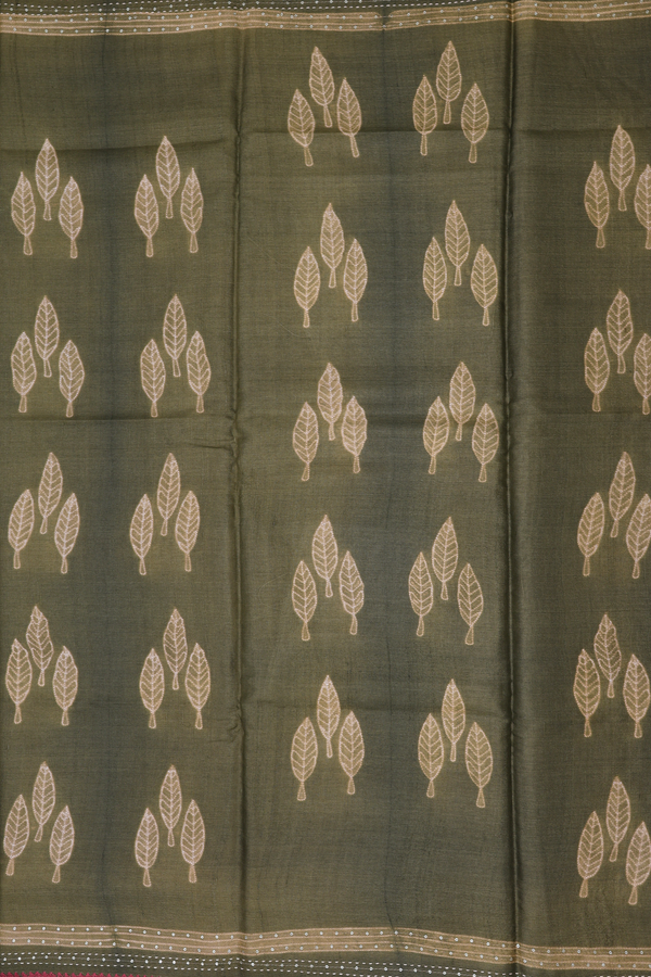 Tussar Silk Saree In Green With Shibori Design