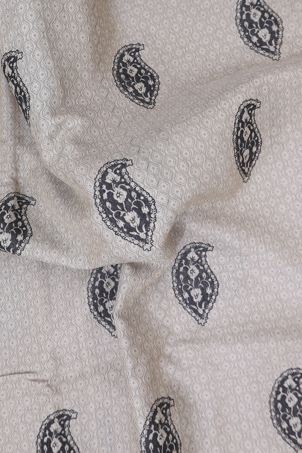 Tussar Silk Saree In Green Beige With Paisley Buttas