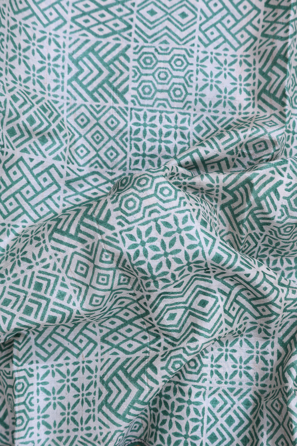 Tussar Silk Saree In White With Allover Design