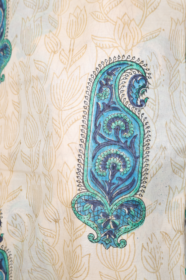 Tussar Silk Saree In White With Paisley Motifs