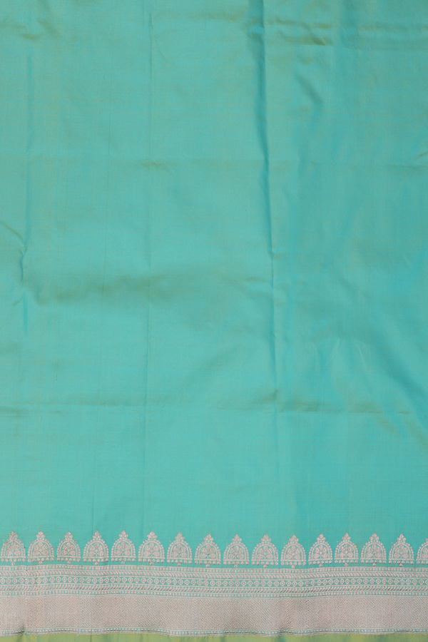 Banarasi Silk Saree In Dual Tone With Zari Buttas