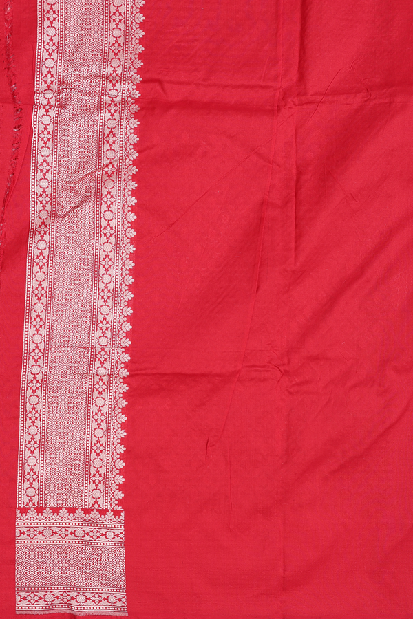 Banarasi Silk Saree In Scarlet Red With Ogee Design