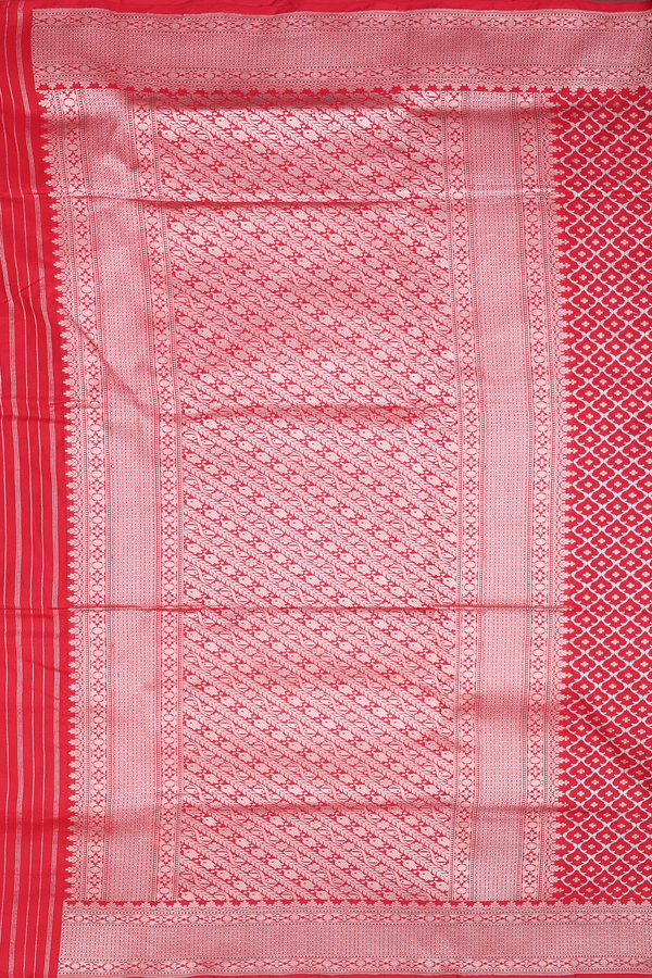 Banarasi Silk Saree In Scarlet Red With Ogee Design