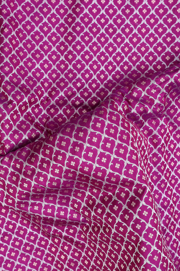 Banarasi Silk Saree In Purple With Ogee Design