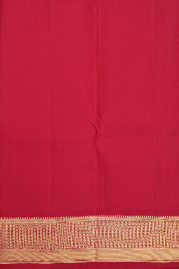 Kanchipuram Silk Saree In White With Contrast Border