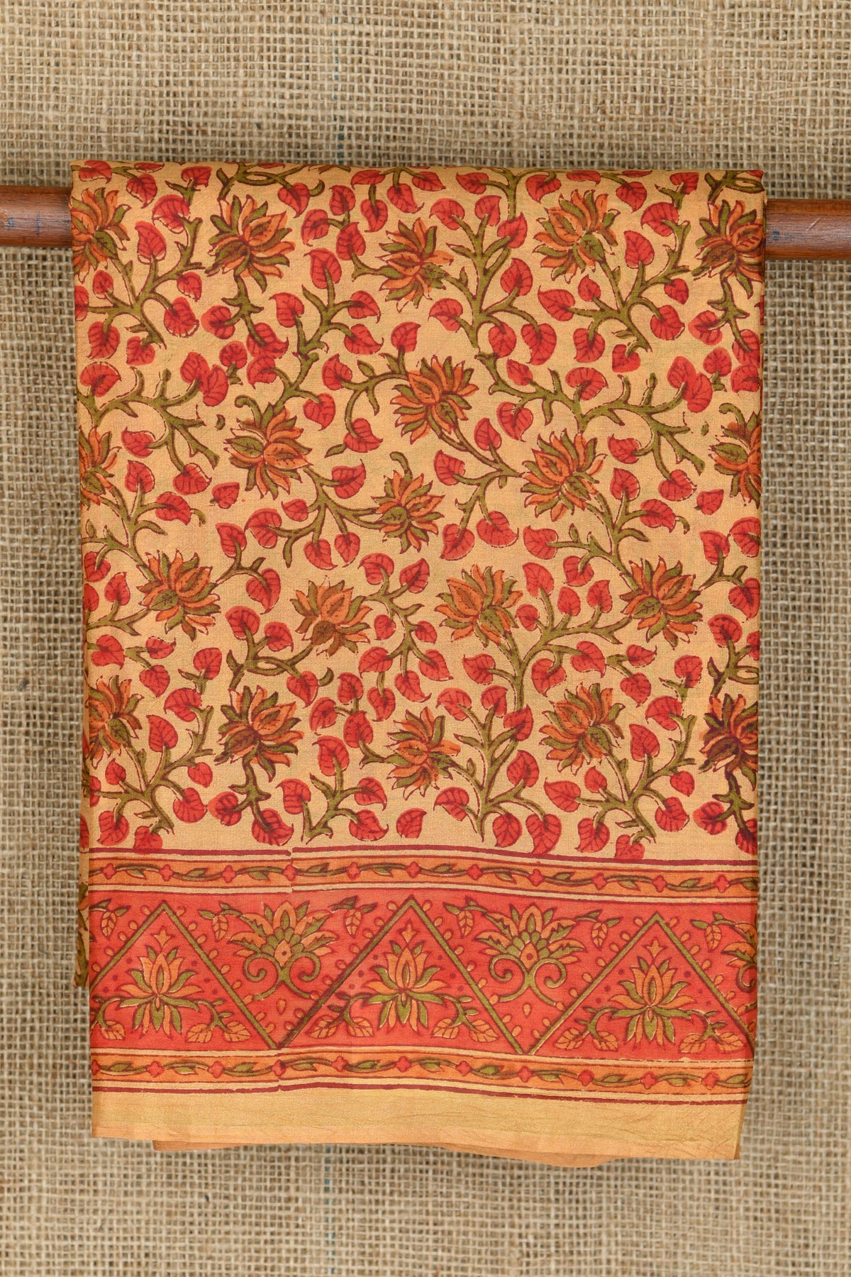 Floral Creepers Design Cream And Red Printed Silk Saree