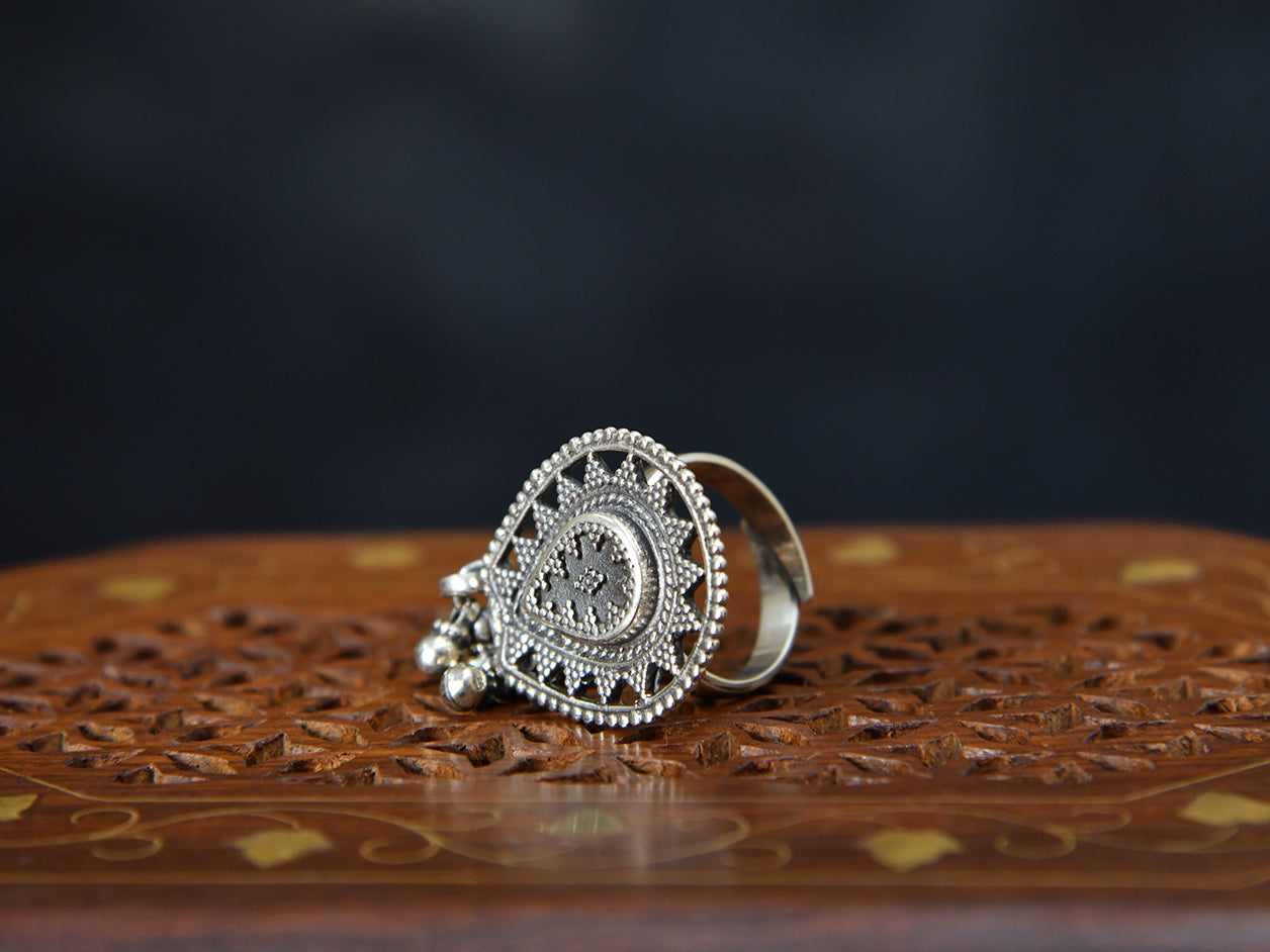 Pure Silver Paisley Design With Silver Beads Ring