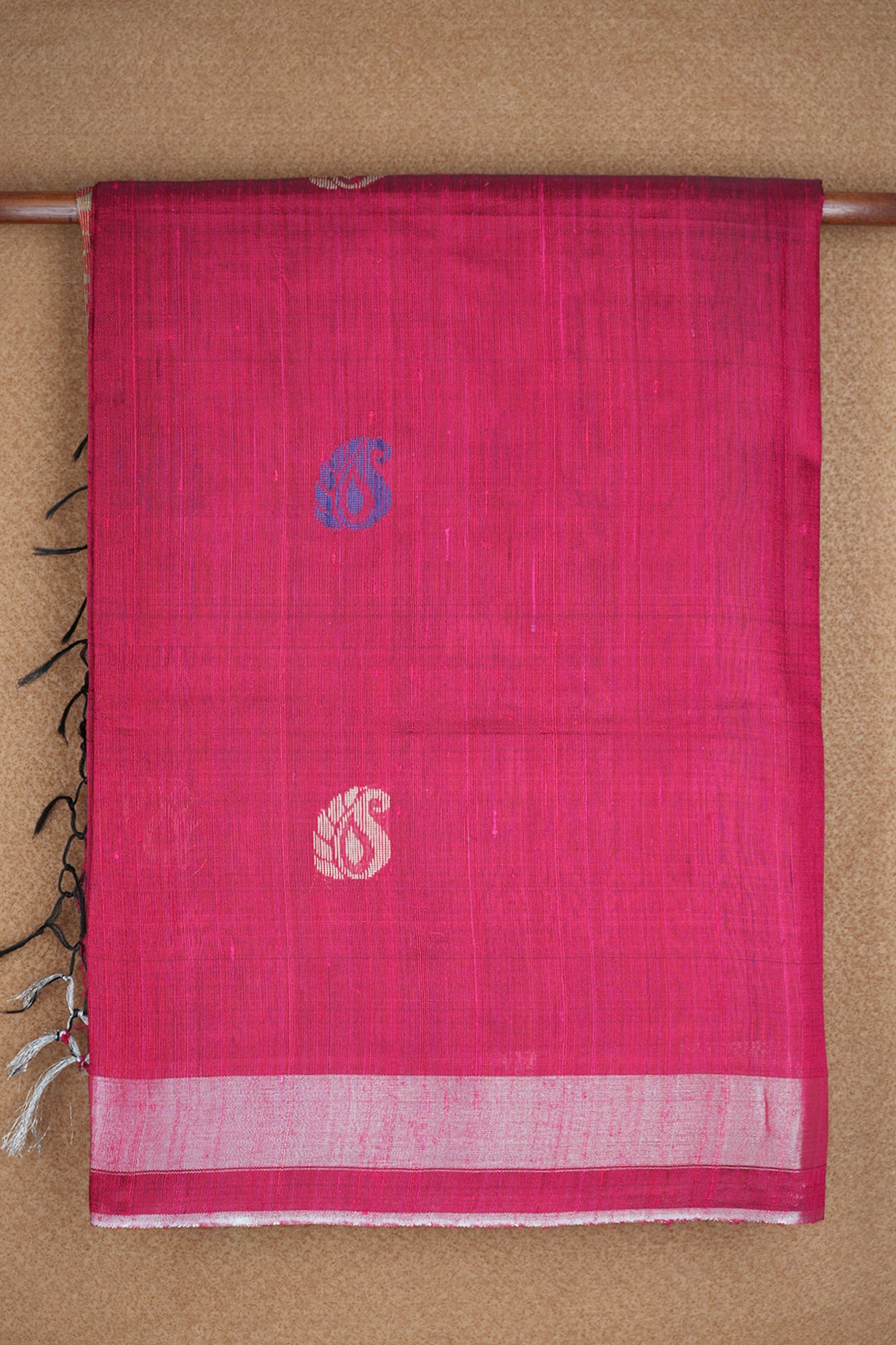 Paisley Threadwork Motifs Rani Pink Jute Saree