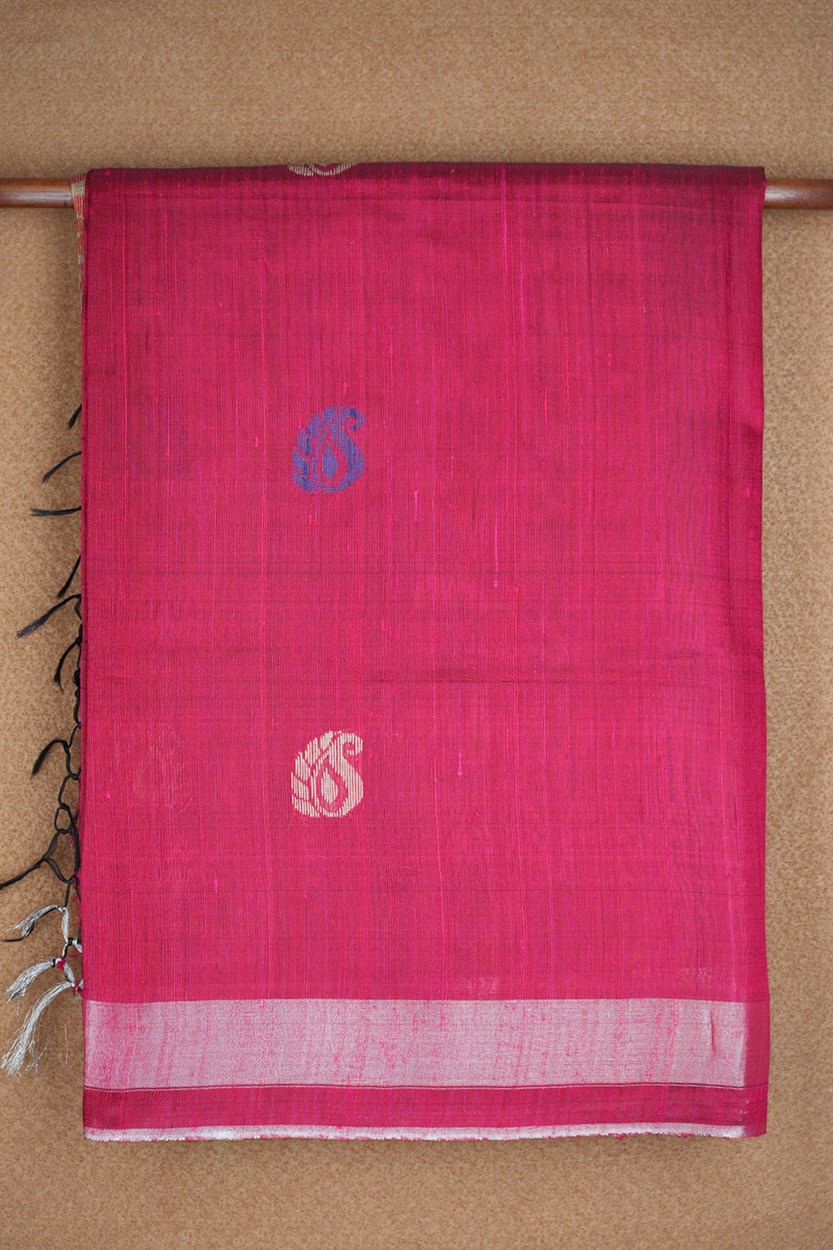 Paisley Threadwork Motifs Rani Pink Jute Saree