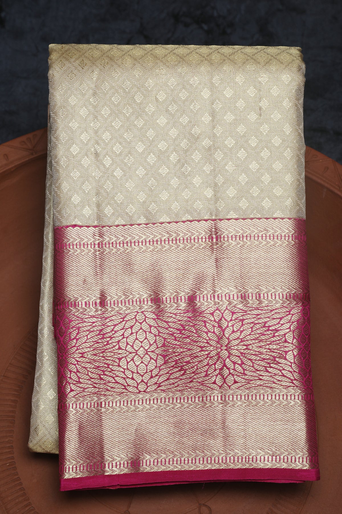 Geometric Design Gold Zari Tissue Ivory Kanchipuram Silk Saree