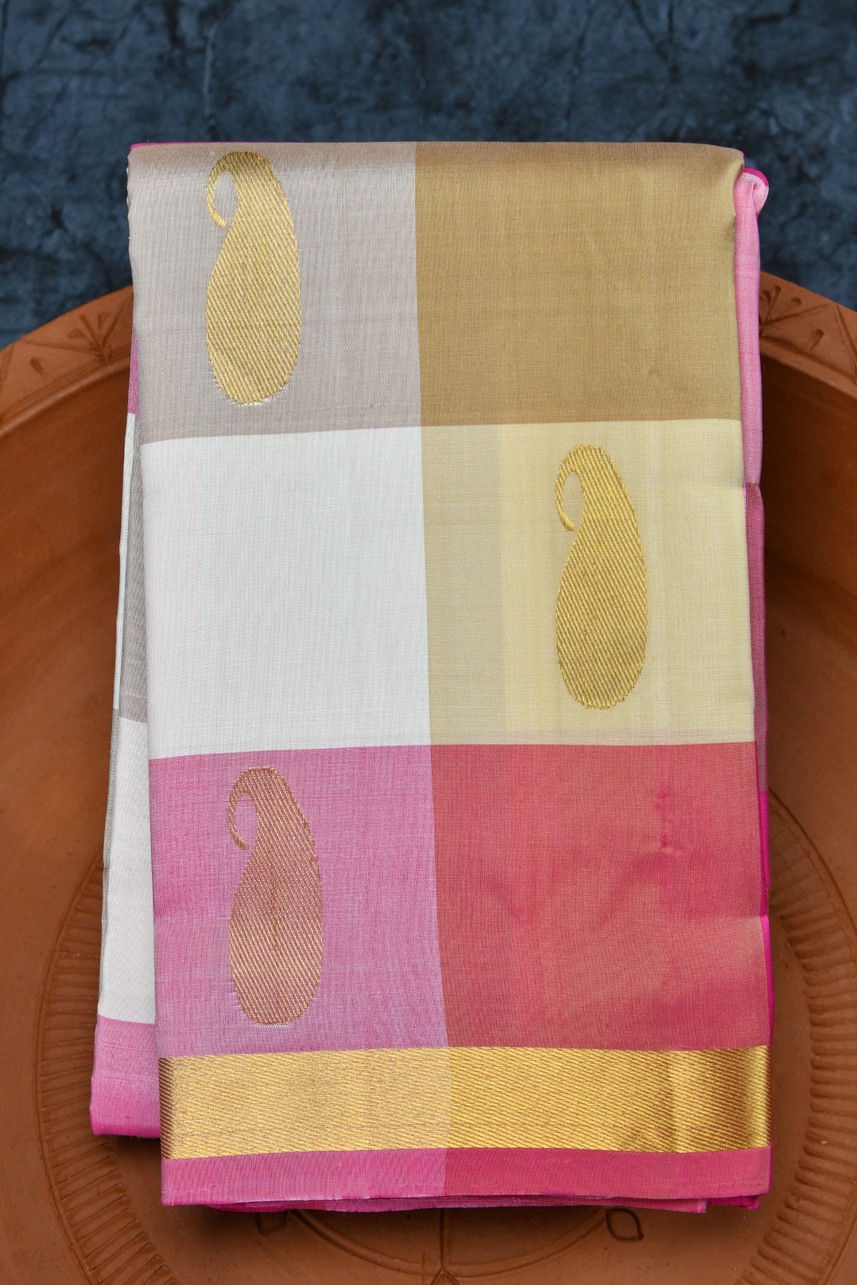 Checked Paisley Design Pastel Pink Kanchipuram Silk Saree