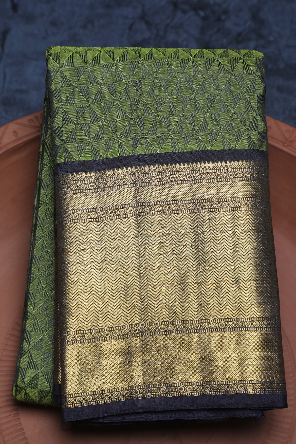 Jacquard Geometric Design Bottle Green Kanchipuram Silk Saree