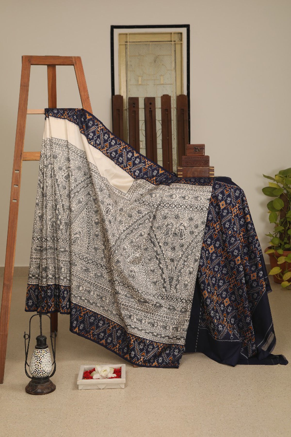Madhubani Handpained Pallu Ikat Pattern Ivory Pochampally Silk Saree