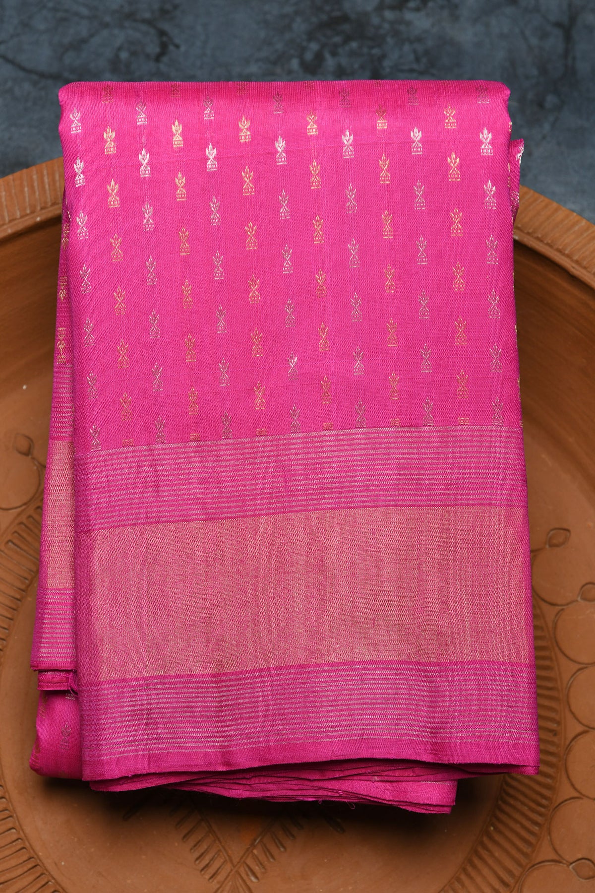 Muthu Seer Border With Silver And Gold Zari Bindi Buttis Magenta Pink Kanchipuram Silk Saree