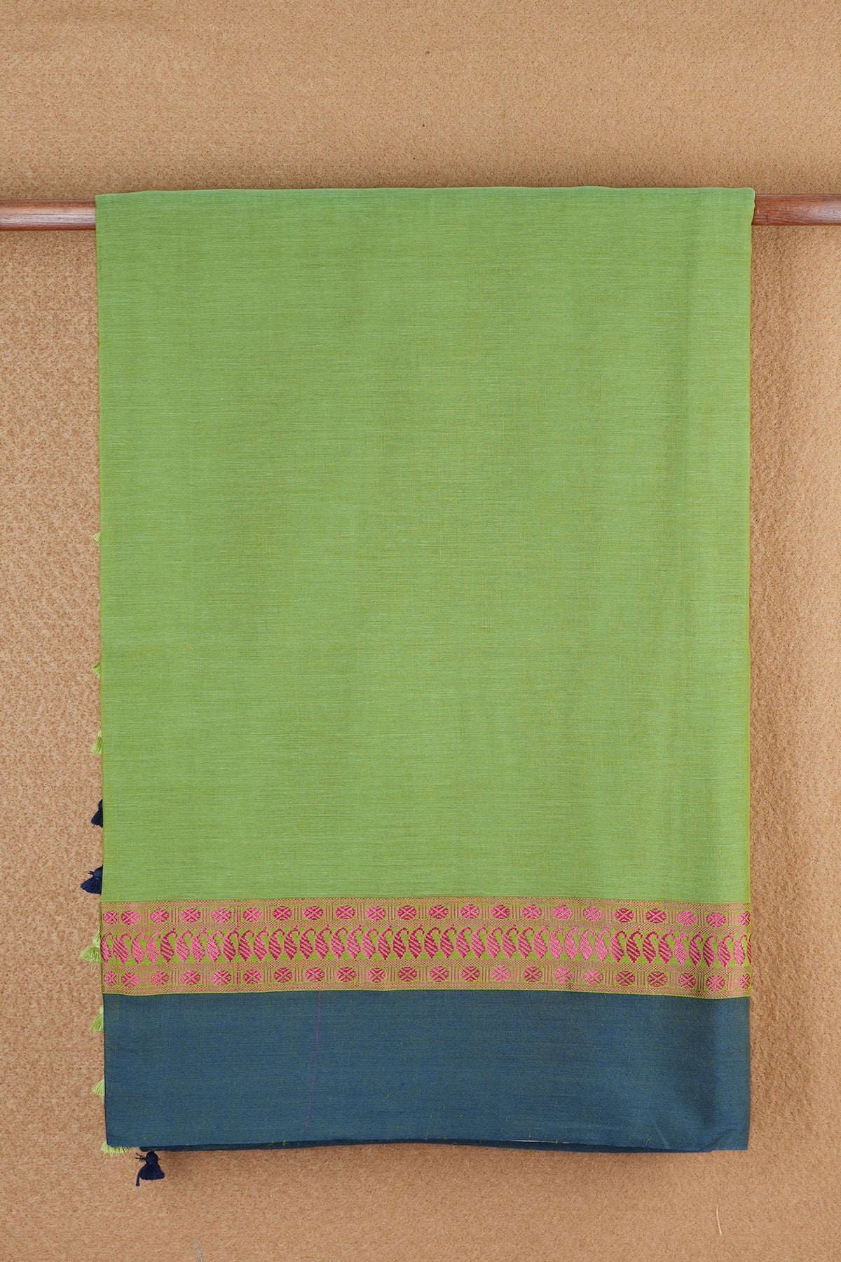 Chakaram And Paisley Threadwork Border Plain Fern Green Bengal Cotton Saree