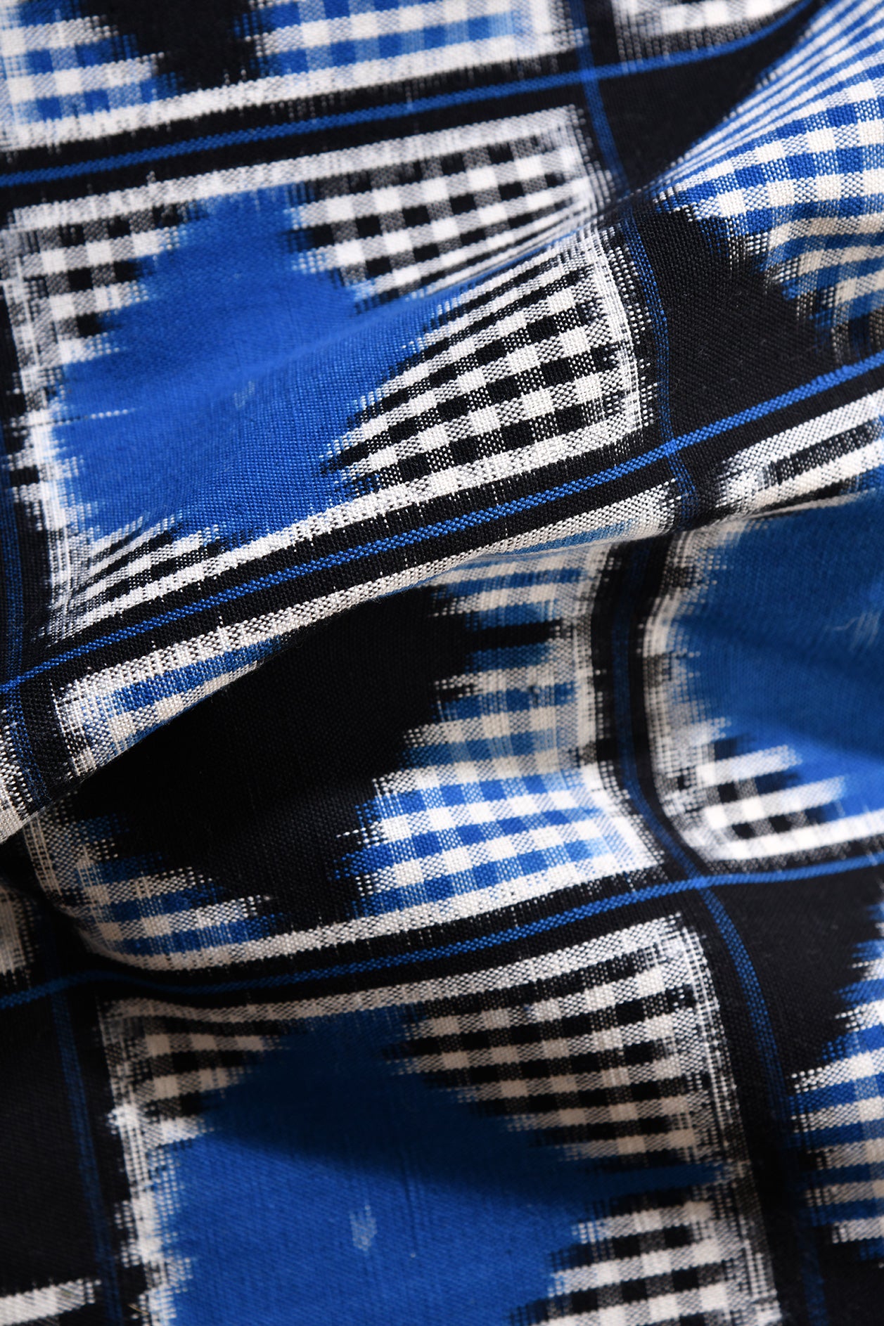 Black And Blue Cotton Geometric Ikat Design Double Bedsheet