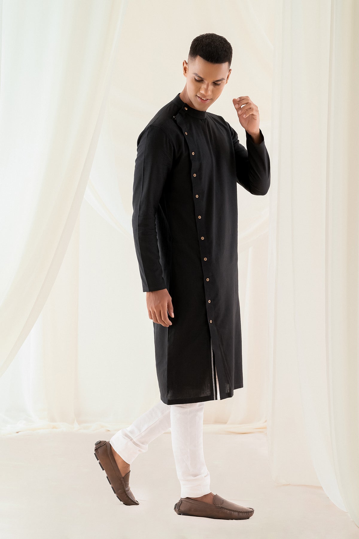 Black Long Kurta With Animal Printed Placed On The Back