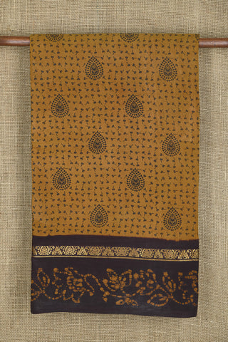 Contrast Big Border With Thilagam Printed Solid Brown Sungudi Cotton Saree