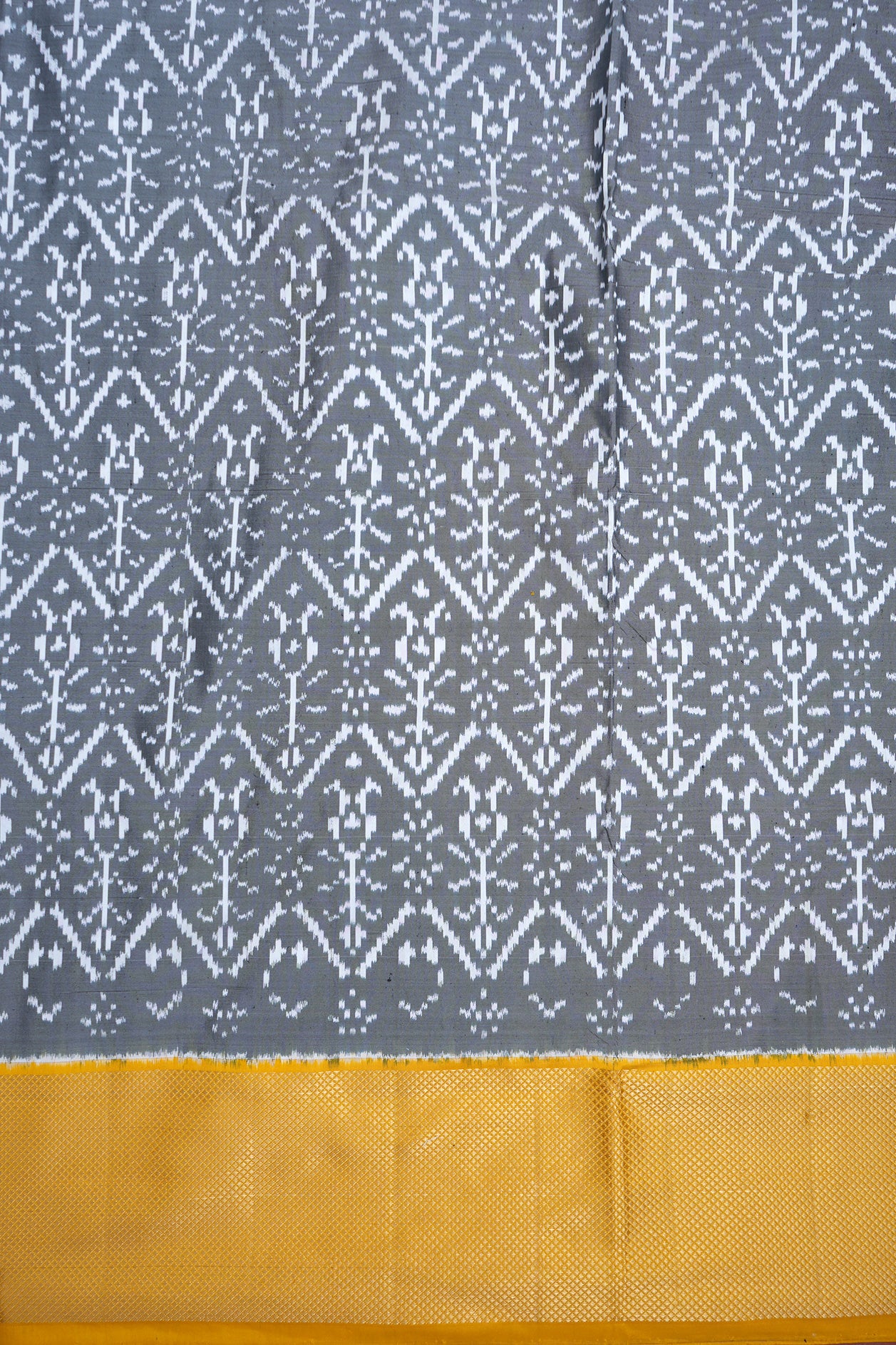 Contrast Kuyil Kann Zari Border Grey Pochampally Silk Saree