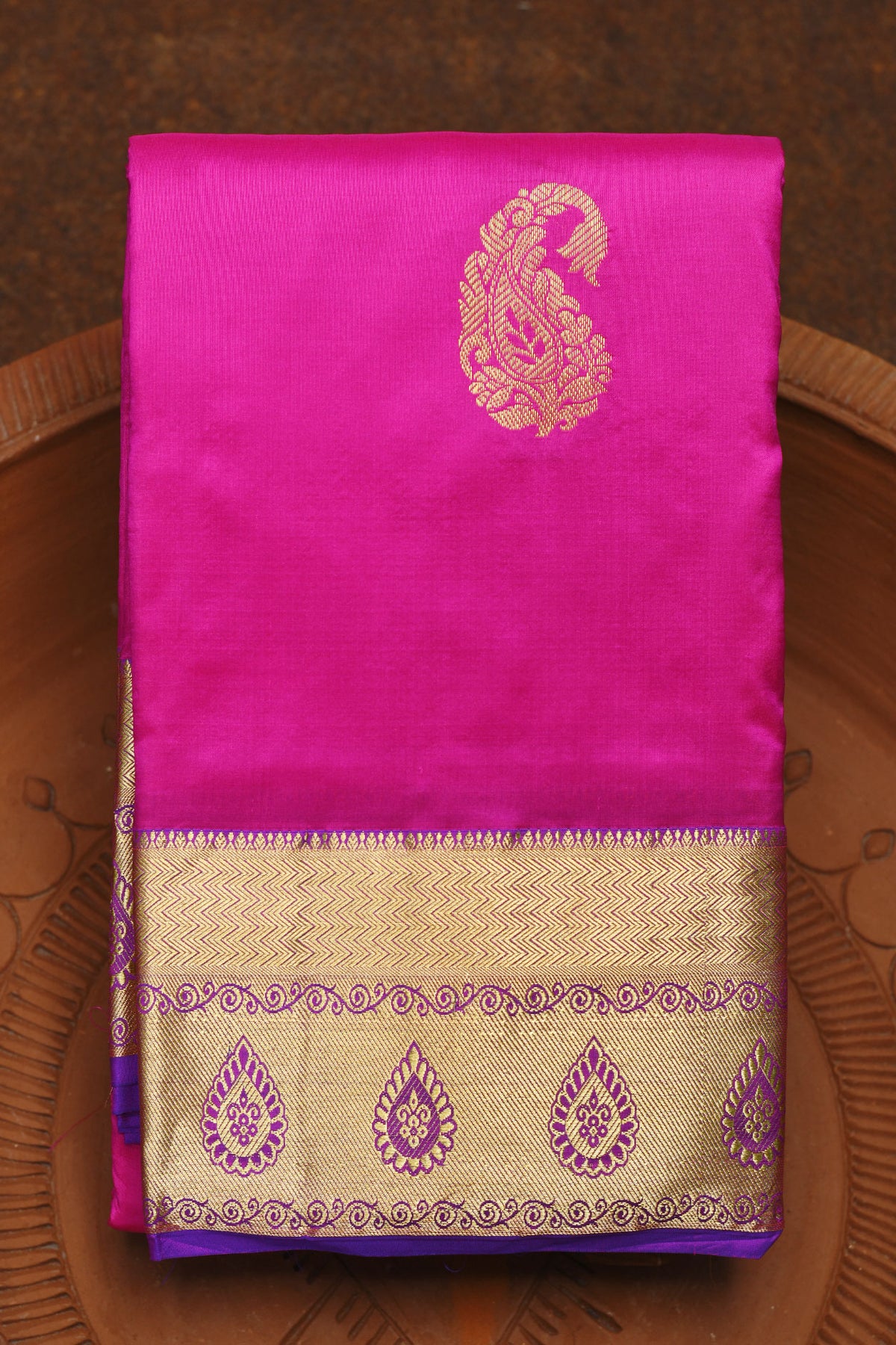 Contrast Zari Border With Paisley Motif Hot Pink Kanchipuram Silk Saree