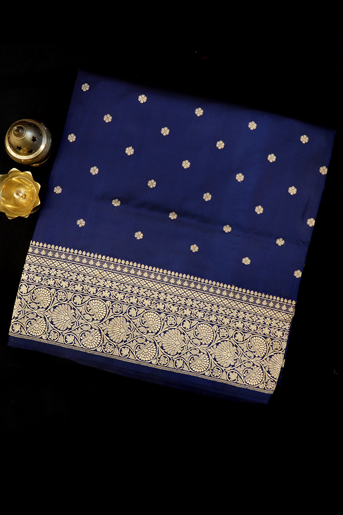 Floral Zari Buttis Navy Blue Banarasi Silk Saree