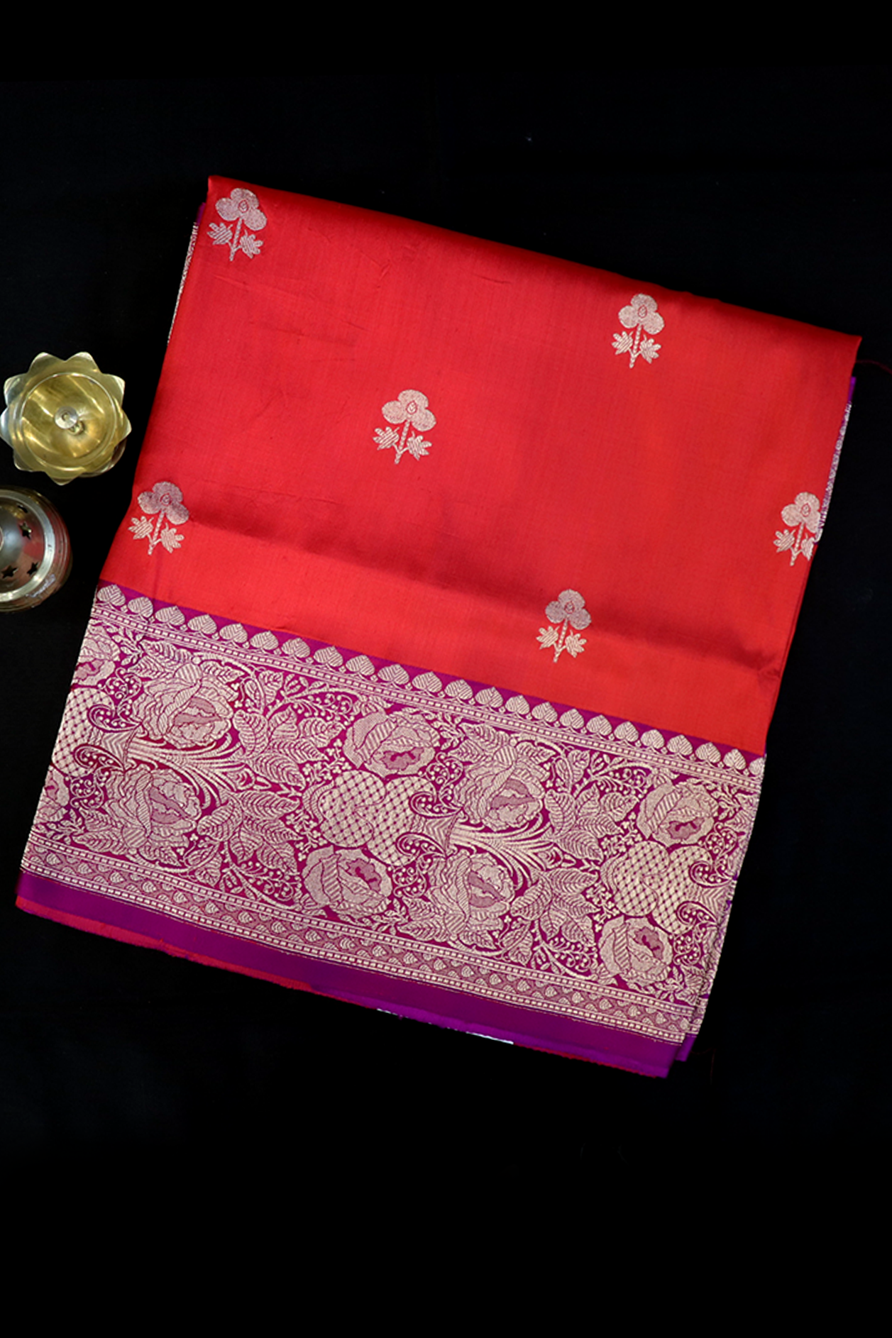 Floral Zari Motifs Chilli Red Banarasi Silk Saree