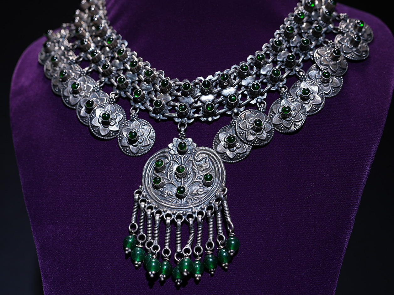 New stunning Swarovski elements Crystal elements emerald green flower  necklace | eBay