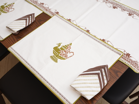 Traditional Tea Pot Printed Design 6 Seater Table Mat Set