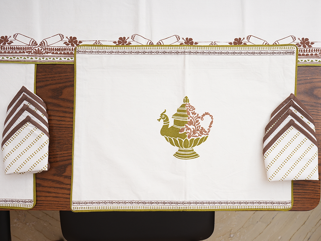 Traditional Tea Pot Printed Design 6 Seater Table Mat Set