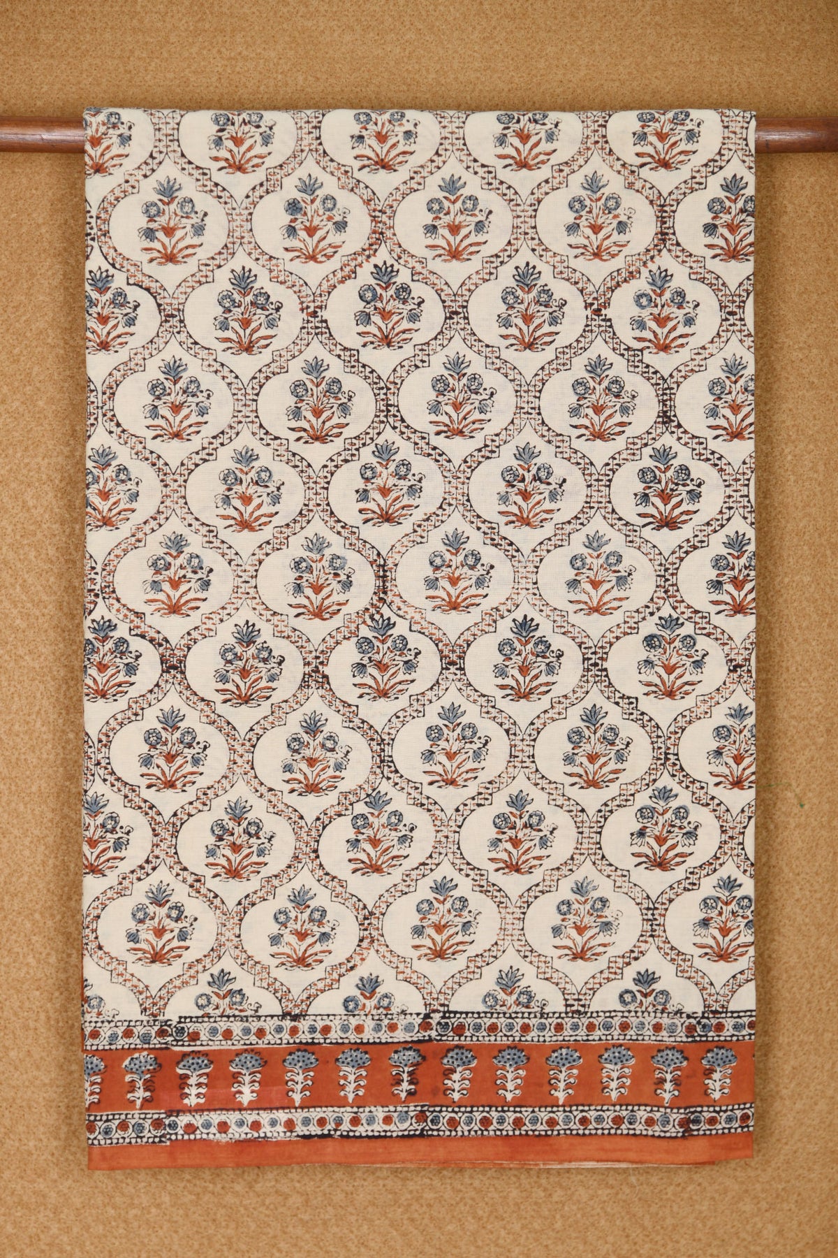 Ogee Pattern Floral Design Off White Jaipur Printed Cotton Saree