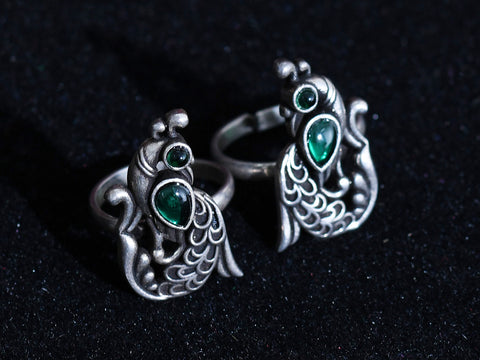 Pair Of Peacock Design Green Onyx Stones Oxidized Pure Silver Toe Ring