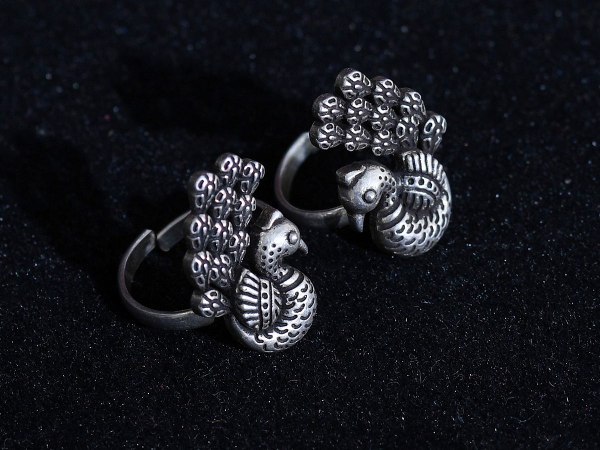 Pair Of Peacock Design Oxidized Pure Silver Toe Ring