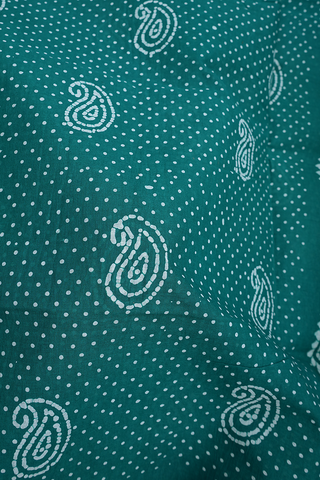 Paisley Design Peacock Green Sungudi Cotton Saree
