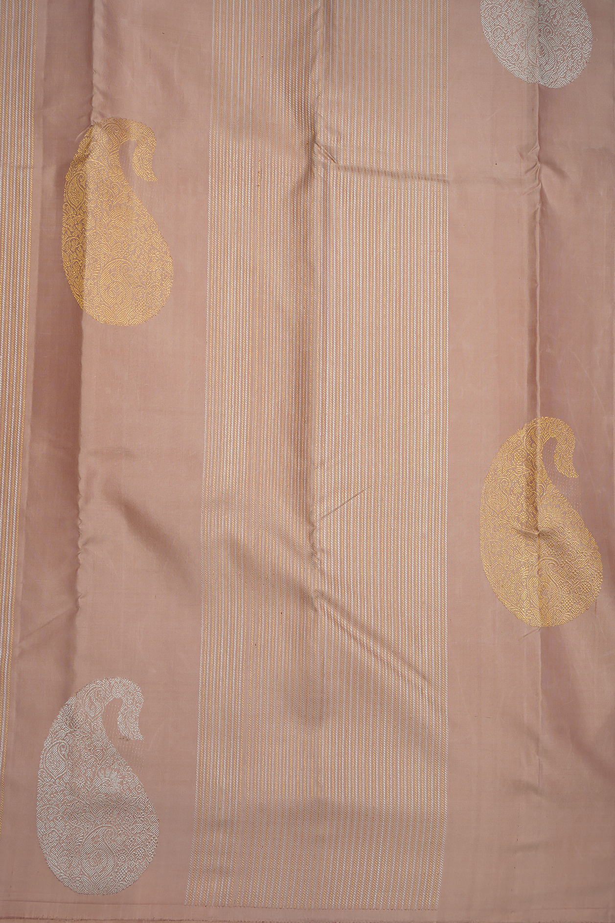 Paisley Motifs Pale Salmon Pink Kanchipuram Silk Saree