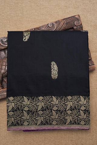 Paisley Zari Motifs Black Banarasi Silk Saree