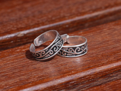 Pure Silver With Oxidized Finishing Light Weight Toe Ring