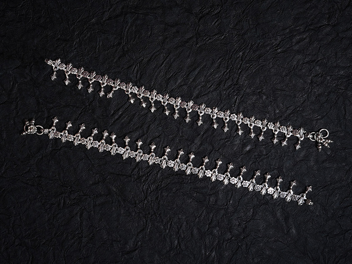 Pure Silver With Oxidized Finishing Arumbu Mottu Type Light Weight Anklets