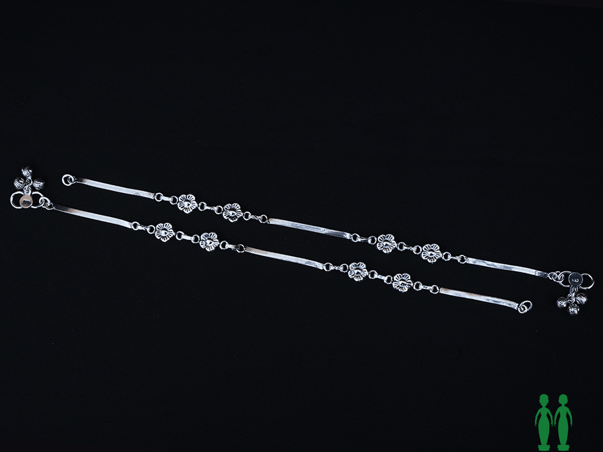 Pair Of Floral Design Light Weight Silver Anklets