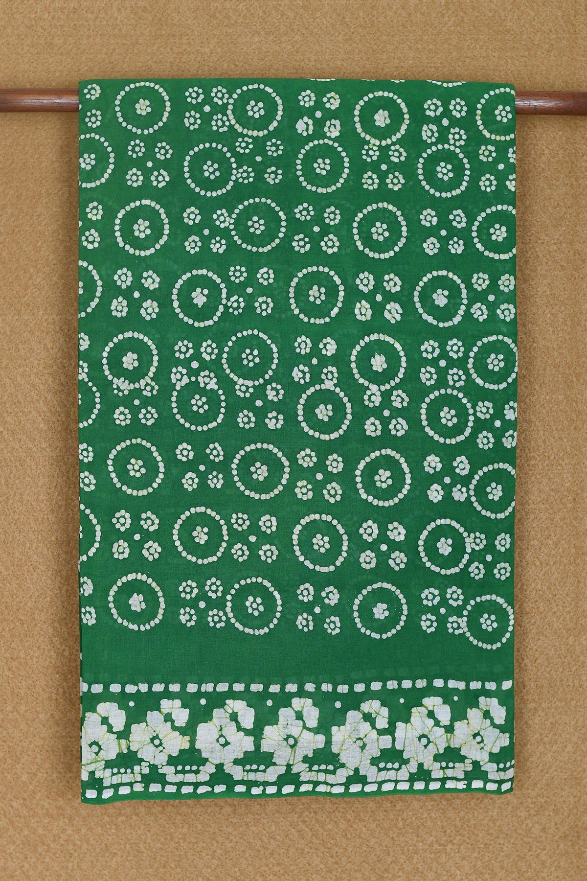 Simple Circle Printed Green Sungudi Cotton Saree