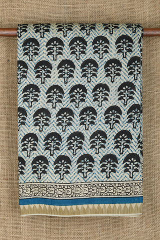 Thread Work Border In Floral Printed Cream Collar Maheswari Silk Cotton Saree