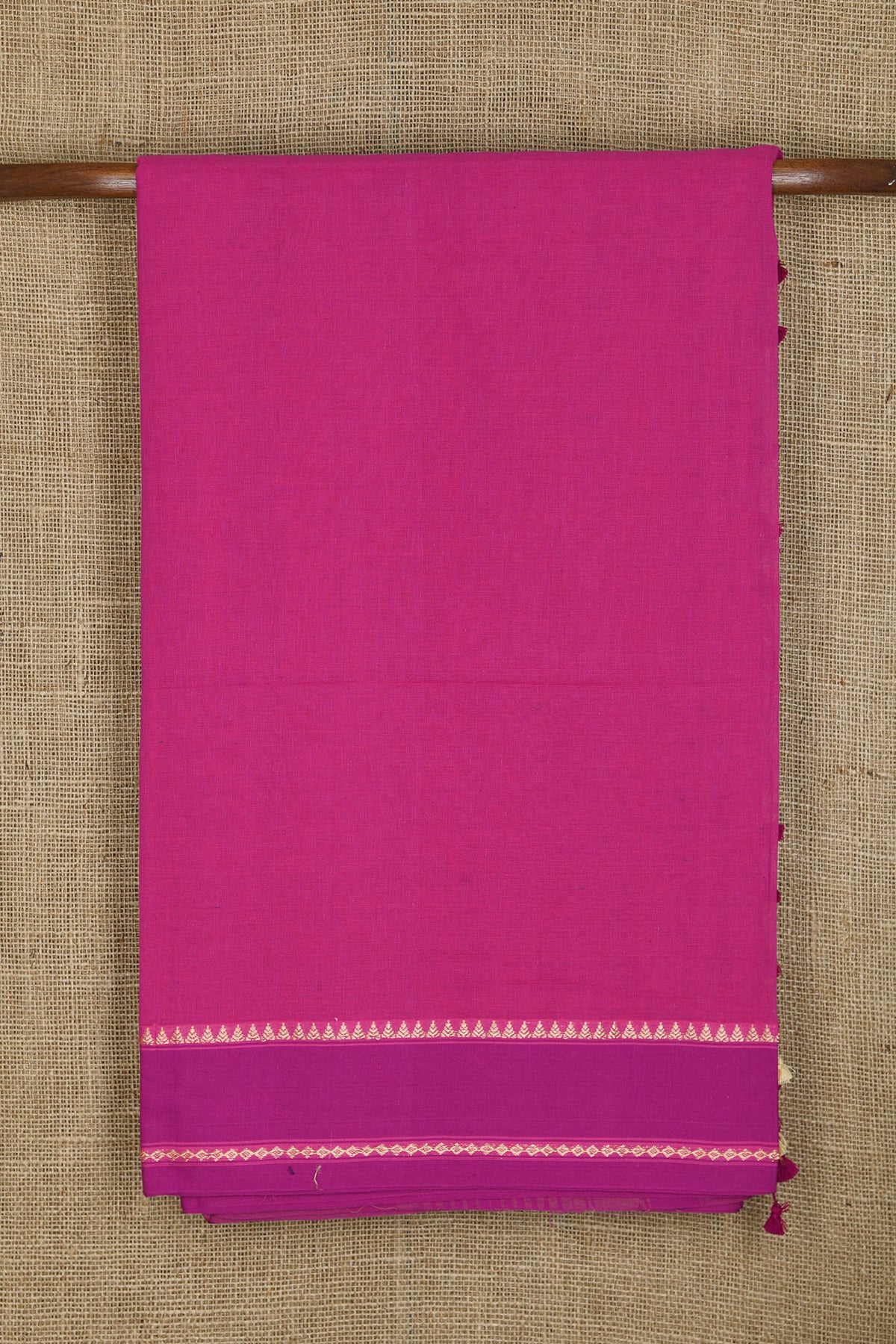 Thread Work Border In Plain Magenta Pink Bengal Cotton Saree