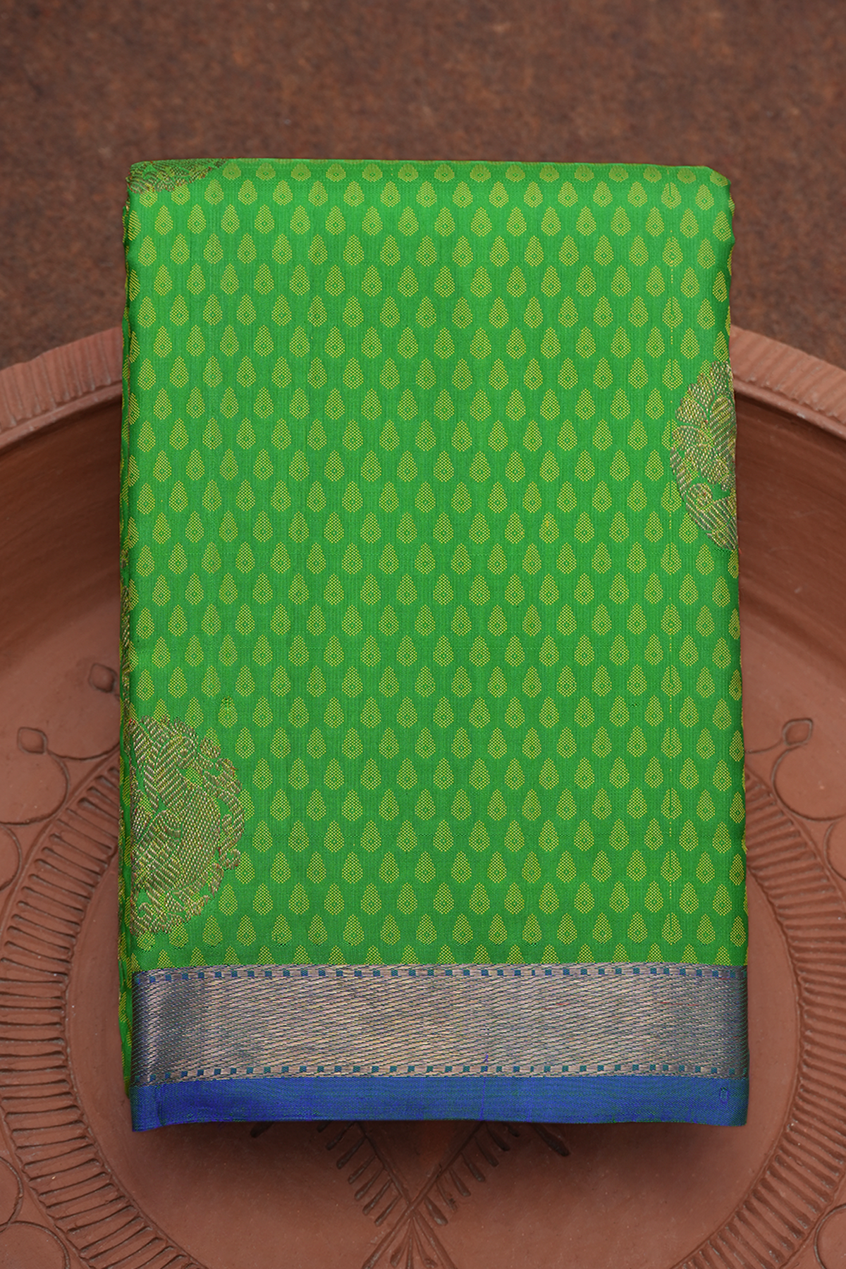 Threadwork And Peacock Motif Green Kanchipuram Silk Saree